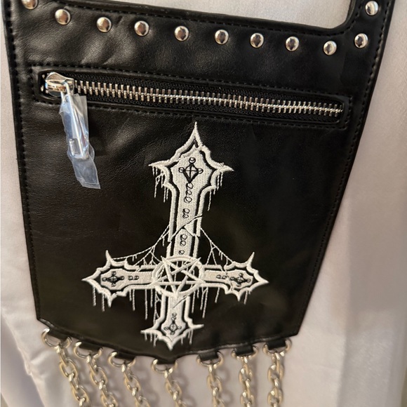 Black Crossbody Bag with Chain Detail - Picture 3 of 6